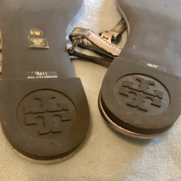 ✅ SOLD! [Tory Burch] Pewter Silver Logo Sandal - Picture 7 of 9